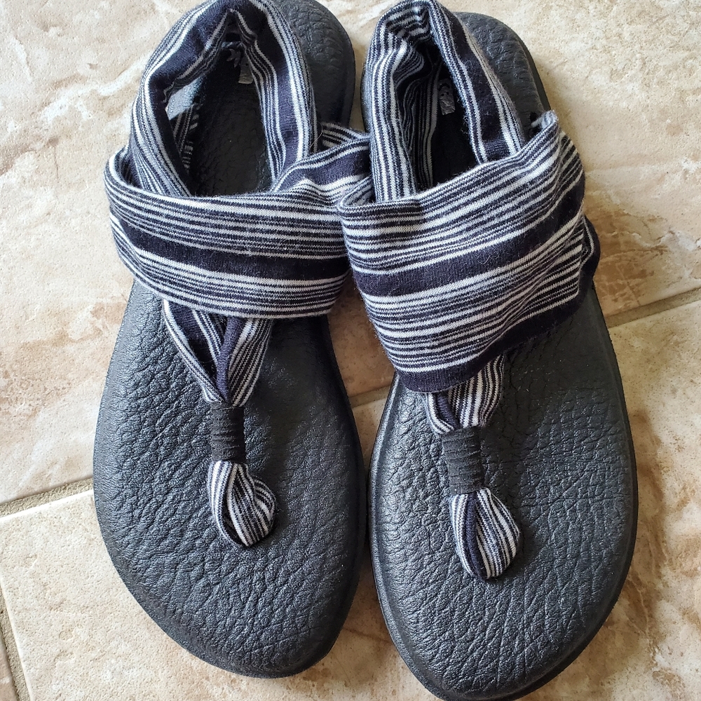 Size 6 sanuk sandals